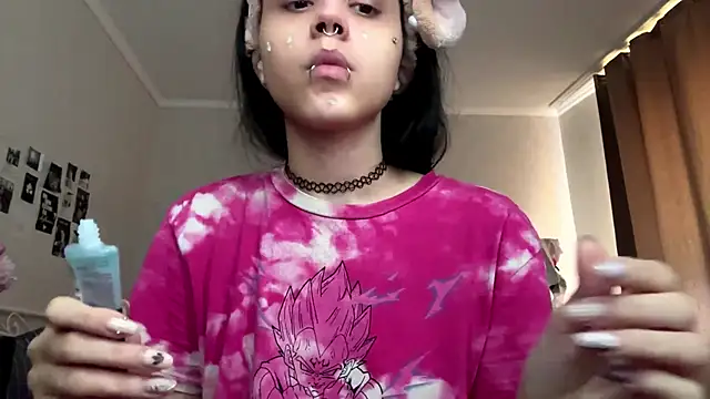 Snapshot of LouisePavlides chatting on June 14, 2026, 1:13 pm LouisePavlides online show from June 14, 2026, 1:13 pm