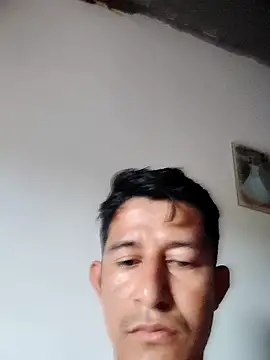chicolargo17 online show from April 27, 2026, 11:41 am