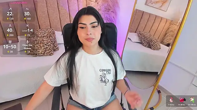 Snapshot of SofiVelvet_ chatting on May 4, 2026, 1:29 pm SofiVelvet online show from May 4, 2026, 1:29 pm