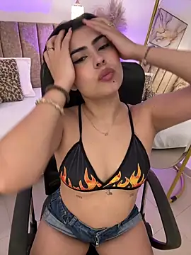 Snapshot of SofiVelvet_ chatting on May 6, 2026, 12:32 pm SofiVelvet online show from May 6, 2026, 12:32 pm