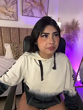 Snapshot of SofiVelvet_ chatting on May 13, 2026, 12:57 pm SofiVelvet online show from May 13, 2026, 12:57 pm