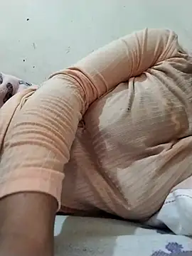 Zi90m online show from April 28, 2026, 6:57 pm