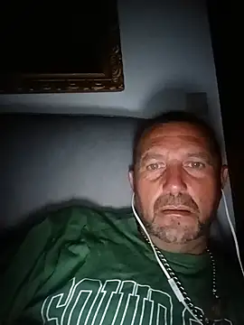 Snapshot of Frank20cmdura chatting on May 23, 2026, 1:22 am Frank20cmdura online show from May 23, 2026, 1:22 am