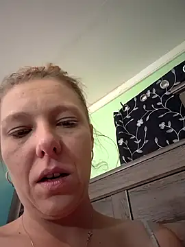 Snapshot of lickybaby26 chatting on May 5, 2026, 5:04 am lickybaby26 online show from May 5, 2026, 5:04 am