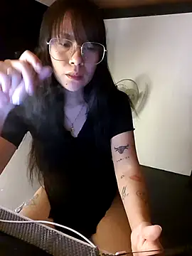 Snapshot of Bad_bish21 chatting on June 28, 2026, 2:01 pm Bad bish21 online show from June 28, 2026, 2:01 pm