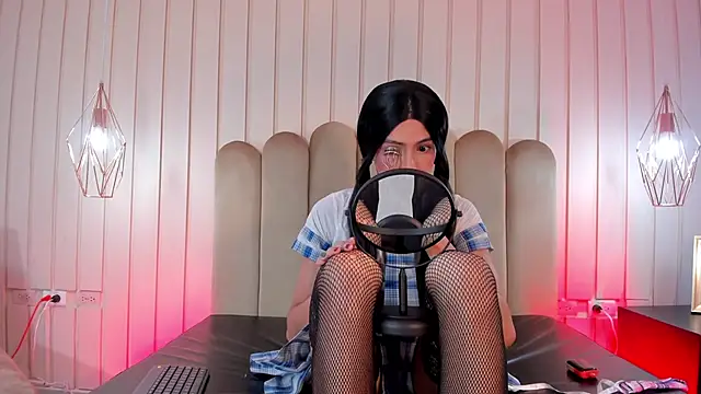 nicki-west online show from June 2, 2026, 7:38 pm