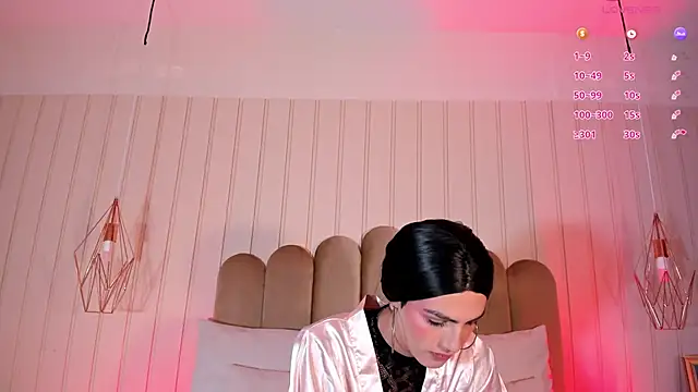 nicki-west online show from June 9, 2026, 7:36 pm