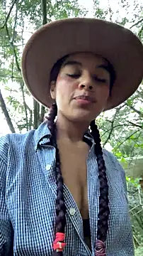 Snapshot of mariannella chatting on July 7, 2026, 10:47 pm mariannella online show from July 7, 2026, 10:47 pm