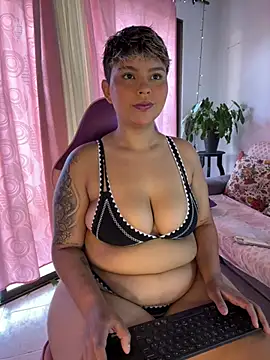 A CURVY HOT online show from May 26, 2026, 1:18 pm