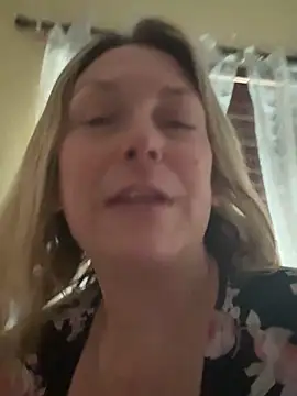 bigtitslivetofuck online show from March 19, 2025, 3:29 pm