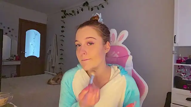 TrixyPaw online show from April 29, 2026, 7:12 am