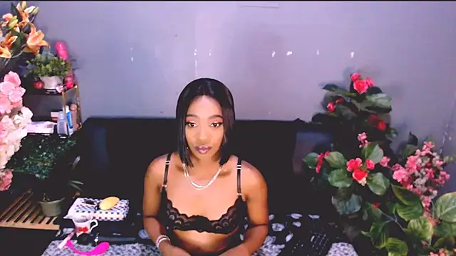 Snapshot of LolaSavageXO chatting on May 22, 2026, 6:46 pm LolaSavageXO online show from May 22, 2026, 6:46 pm