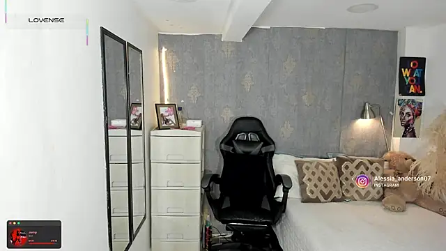 Snapshot of alessia_anderson chatting on September 19, 2025, 12:45 am alessia anderson online show from September 19, 2025, 12:45 am