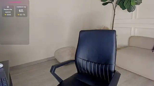 Snapshot of MayaLee_ chatting on June 18, 2026, 2:12 am MayaLee online show from June 18, 2026, 2:12 am