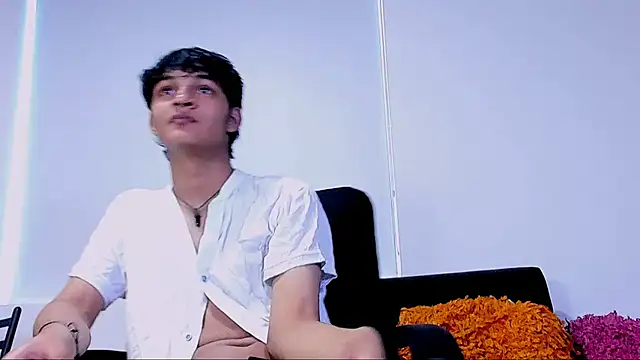 Snapshot of SahirCharm chatting on May 26, 2026, 11:28 am SahirCharm online show from May 26, 2026, 11:28 am