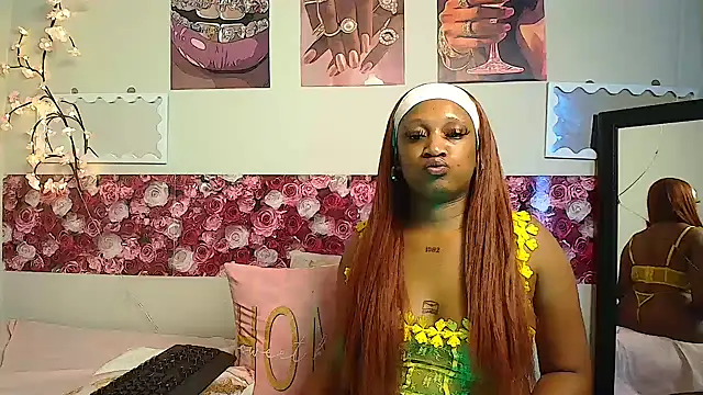 Snapshot of EnchantingLisa chatting on June 27, 2026, 12:22 pm EnchantingLisa online show from June 27, 2026, 12:22 pm