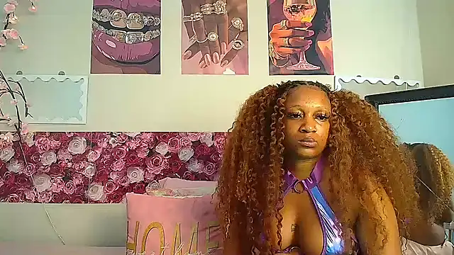 Snapshot of EnchantingLisa chatting on July 7, 2026, 7:23 am EnchantingLisa online show from July 7, 2026, 7:23 am
