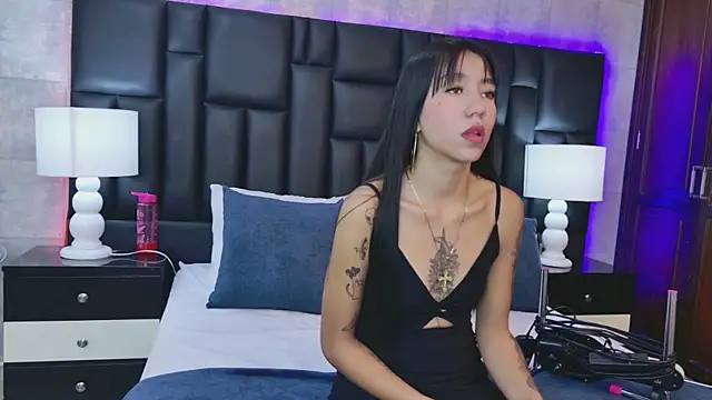 Snapshot of VioletSweetts chatting on May 9, 2026, 7:52 pm VioletSweetts online show from May 9, 2026, 7:52 pm