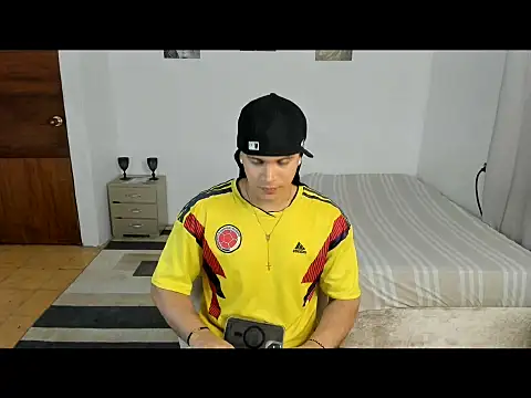 Snapshot of sant_wahlberg chatting on June 4, 2026, 11:44 pm sant wahlberg online show from June 4, 2026, 11:44 pm