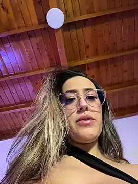 RenataVelasquez online show from June 30, 2026, 4:02 am