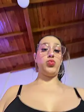 RenataVelasquez online show from July 13, 2026, 4:15 am