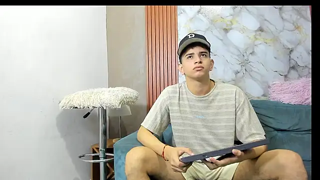 LOVE GUYS1 online show from July 2, 2026, 3:29 pm