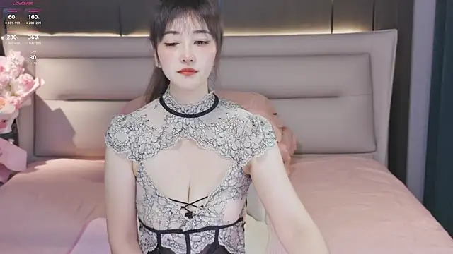 Qi33wei online show from May 24, 2026, 3:22 am