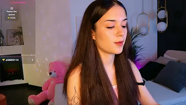 SkinnyEllie online show from May 10, 2026, 7:41 pm