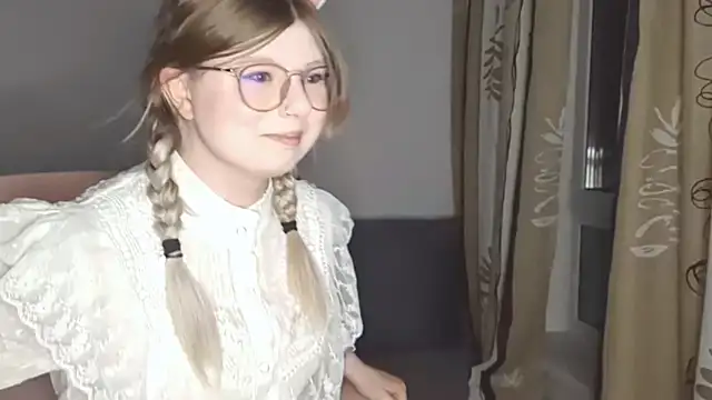 YukiBlush online show from May 11, 2026, 5:21 pm