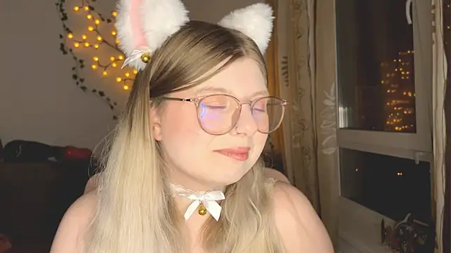 YukiBlush online show from June 13, 2026, 9:02 pm