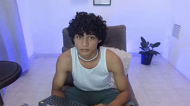 Snapshot of hades_derox_ chatting on May 9, 2026, 1:33 am hades derox online show from May 9, 2026, 1:33 am