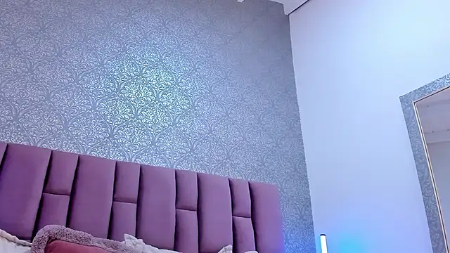 Snapshot of DianaRed_ chatting on July 15, 2026, 8:47 pm DianaRed online show from July 15, 2026, 8:47 pm