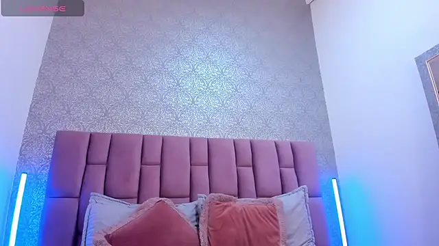 Snapshot of DianaRed_ chatting on July 28, 2026, 8:52 pm DianaRed online show from July 28, 2026, 8:52 pm
