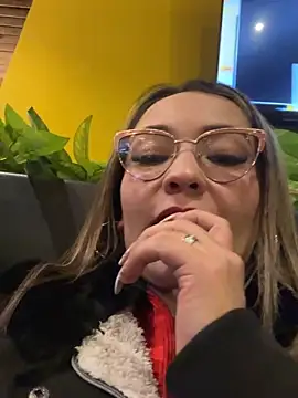 kimismile0414 online show from May 1, 2026, 12:37 am