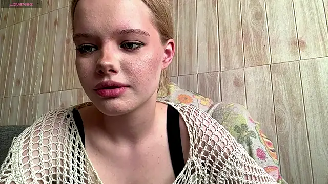 Snapshot of Malinwitch chatting on June 25, 2026, 2:10 pm Malinwitch online show from June 25, 2026, 2:10 pm