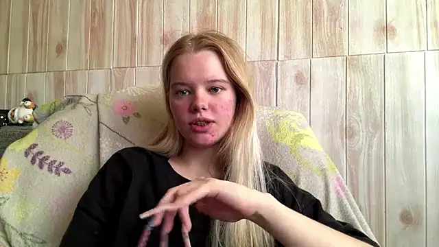 Snapshot of Malinwitch chatting on July 4, 2026, 7:14 am Malinwitch online show from July 4, 2026, 7:14 am