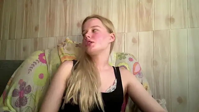 Snapshot of Malinwitch chatting on July 9, 2026, 3:49 pm Malinwitch online show from July 9, 2026, 3:49 pm