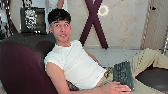 Snapshot of LUCKY_BOX2026 chatting on July 17, 2026, 7:30 pm LUCKY BOX2026 online show from July 17, 2026, 7:30 pm