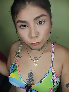 Snapshot of PequenaNena chatting on May 17, 2026, 2:42 am PequenaNena online show from May 17, 2026, 2:42 am