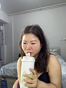 linda51863 online show from May 31, 2026, 12:56 pm