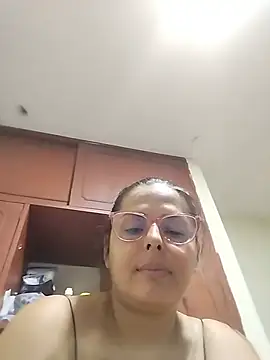 Snapshot of Bella_Morena27 chatting on June 8, 2026, 8:15 am Bella Morena27 online show from June 8, 2026, 8:15 am