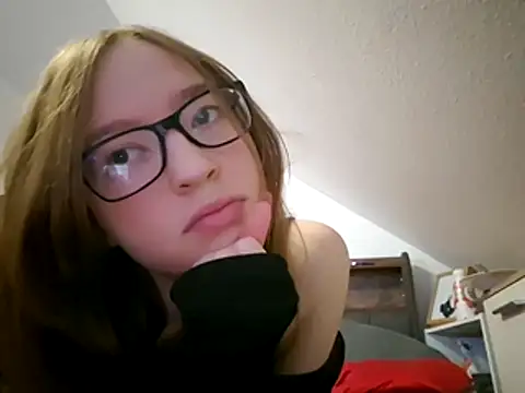 Snapshot of Freaky-Doll chatting on May 9, 2026, 5:07 pm Freaky-Doll online show from May 9, 2026, 5:07 pm