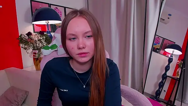 FloraLarsson online show from May 5, 2026, 3:53 pm