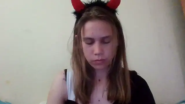 Lisahoppii online show from May 3, 2026, 5:08 pm