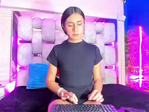 MahiaraHot online show from May 18, 2026, 1:06 pm