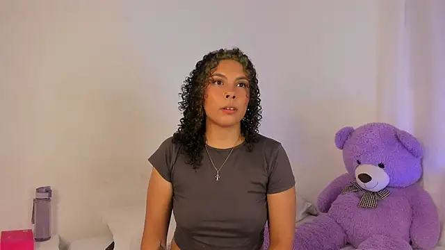 Snapshot of Violetta_cam_ chatting on May 14, 2026, 2:18 am Violetta cam online show from May 14, 2026, 2:18 am