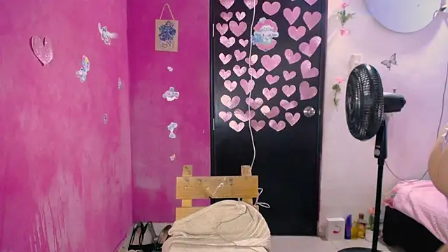 Snapshot of Kiara_tits chatting on July 16, 2026, 1:44 am Kiara tits online show from July 16, 2026, 1:44 am