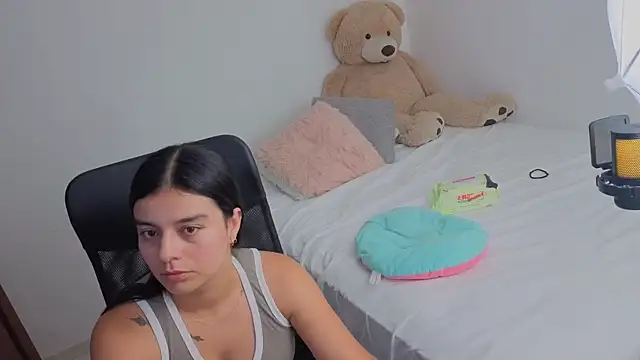 Snapshot of valerihouse_ chatting on May 14, 2026, 1:34 am valerihouse online show from May 14, 2026, 1:34 am