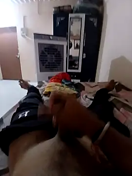 dhaval44323 online show from April 29, 2026, 8:59 pm