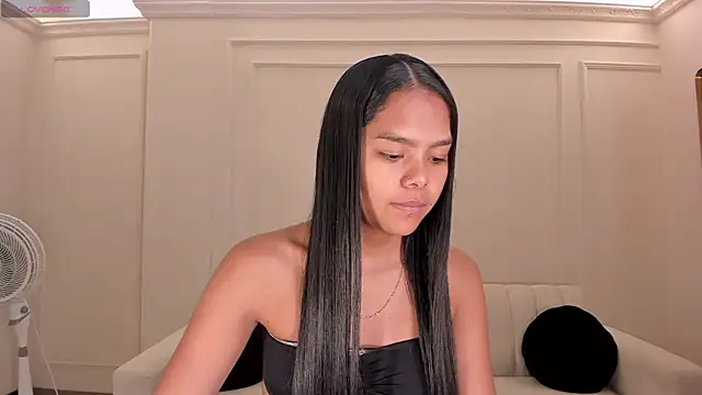 SaphiraJames online show from July 7, 2026, 1:19 am